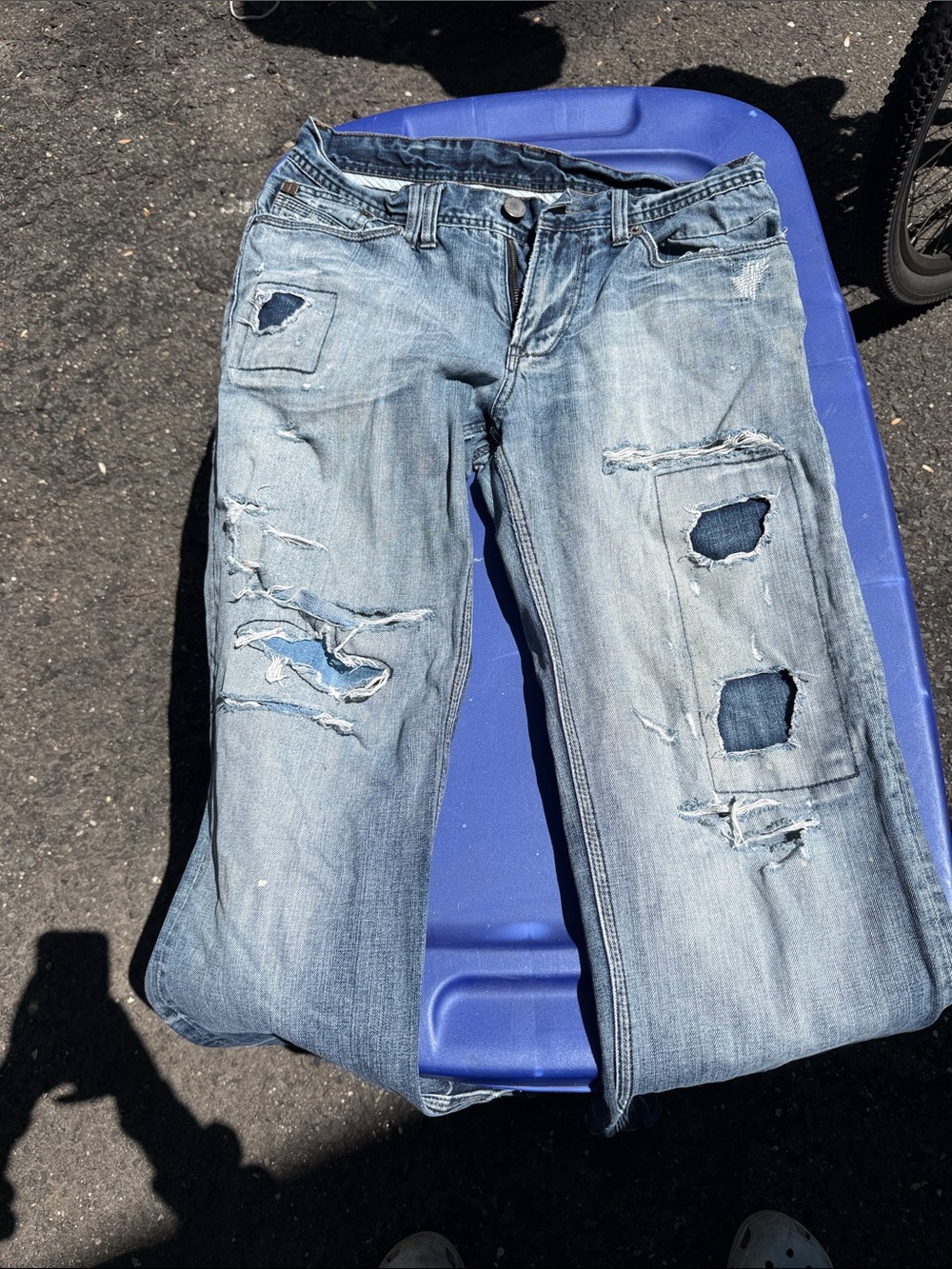 Men Light Blue Distressed Straight-Leg Jeans